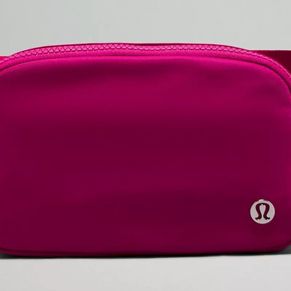 Lululemon Everywhere Belt Bag in Wild Berry 1L - Picture 2 of 6
